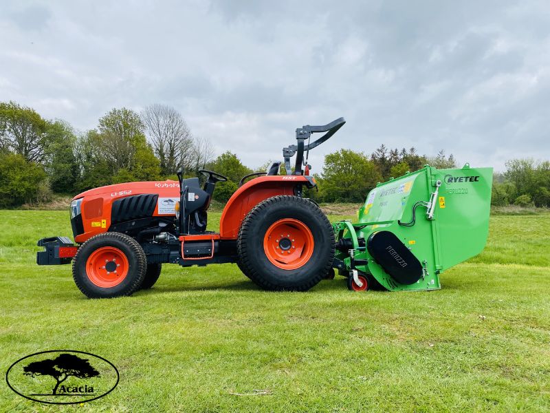 Kubota L1-552 Compact Tractor with Grass Tyres